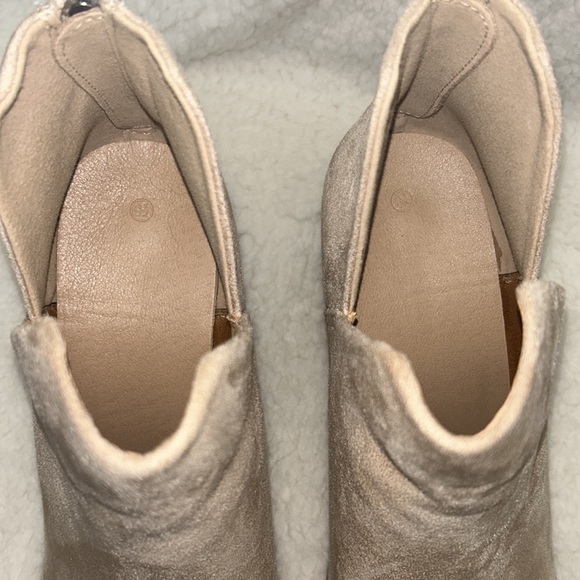 NWB Women’s size 9.5 bootie all reasonable offer’s considered - Picture 5 of 5